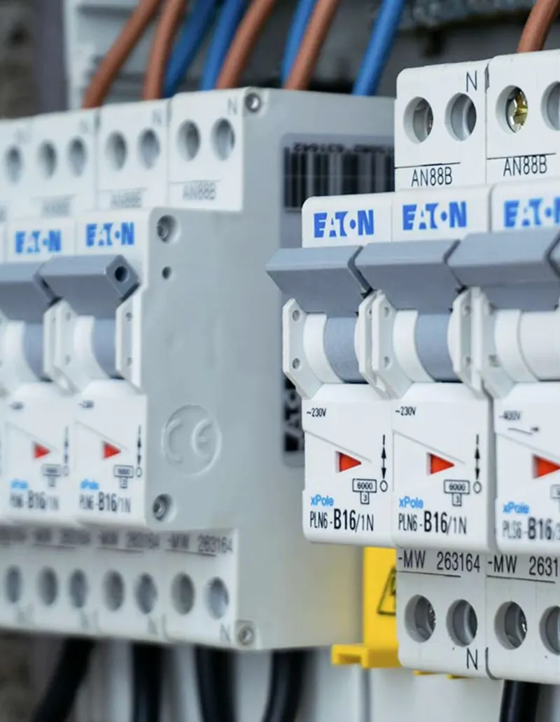 Moderne groepenkast met Eaton automaten en aardlekschakelaars